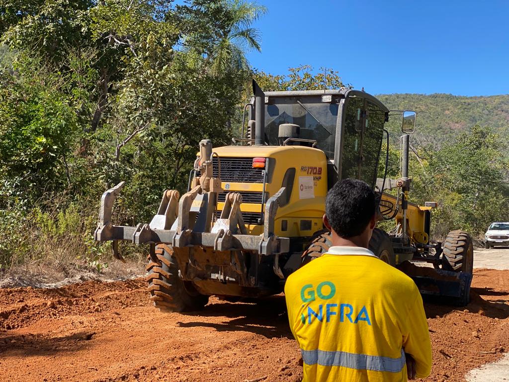 Cavalcante recebe obras executadas pela Goinfra em ruas e estradas rurais