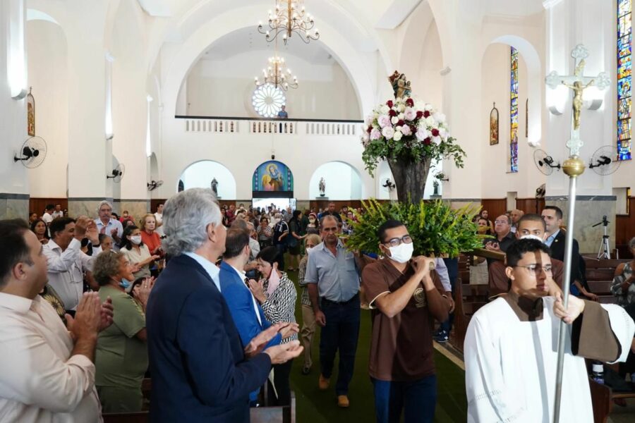 Caiado participa de celebração pelo dia de Sant’Ana, padroeira de Anápolis