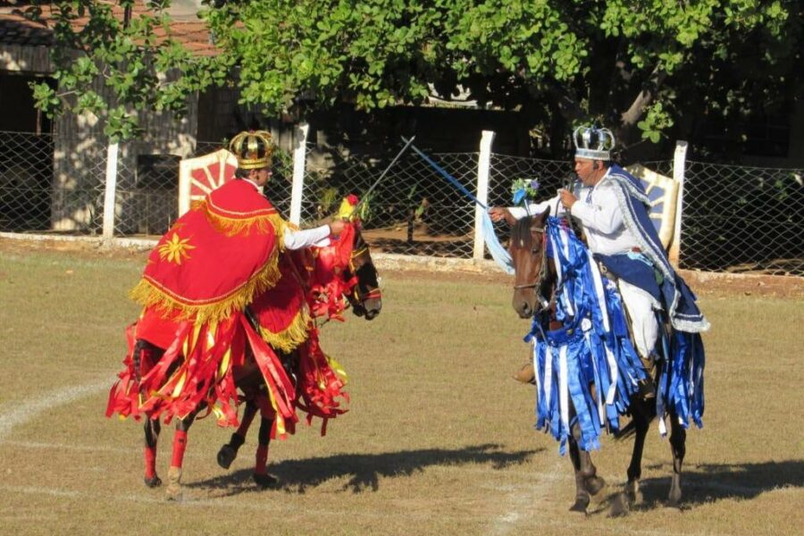 Cavalhadas de Santa Terezinha de Goiás movimentam o fim de semana