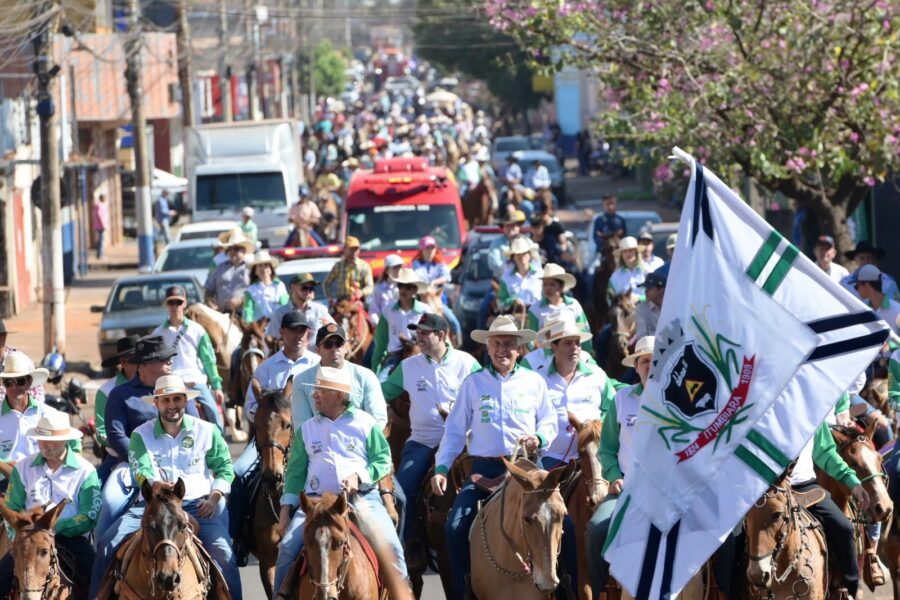 Governador participa de cavalgada em Itumbiara