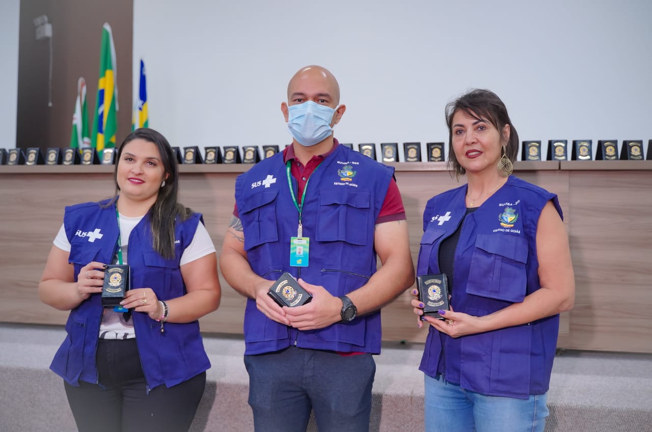 Agentes da Vigilância Sanitária de Goiás recebem colete e identificação