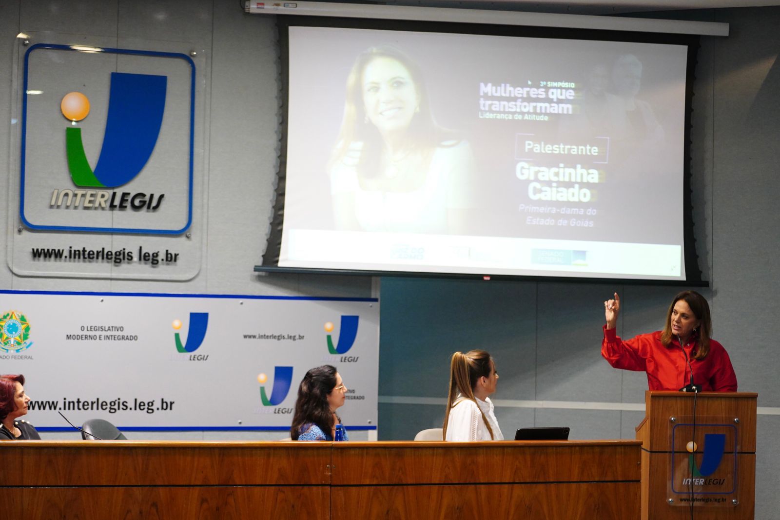 Gracinha Caiado ministra palestra em Brasília