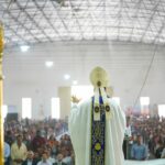 Caiado participa de missa na Romaria de Muquém