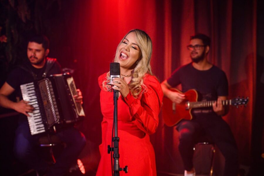 Keissi Seabra faz show sertanejo no Sarau do HGG nesta quinta-feira
