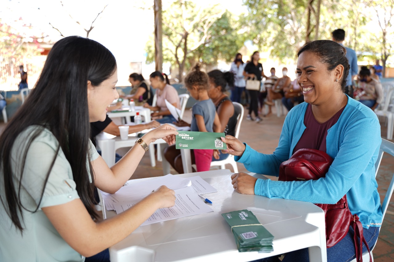 Estado entrega cartões do Aluguel Social em Goiânia e Anápolis