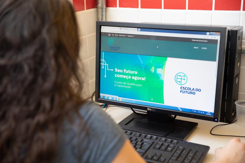 Inscrições para cursos gratuitos da Escola do Futuro encerram neste sábado