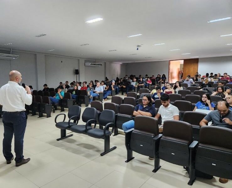 Fapeg fala sobre desafios da pesquisa e inovação em Goiás durante visita ao IFG de Ceres
