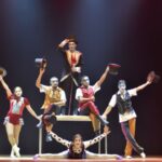 Espetáculo circense “Cartolagem” anima palco do Teatro Basileu França