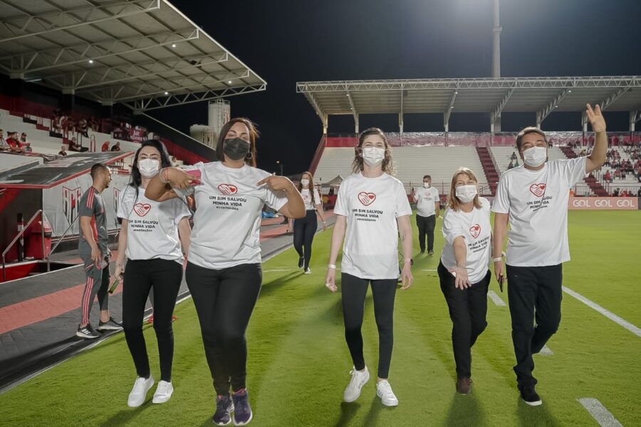 Time de transplantados entra em campo no jogo do Atlético Goianiense