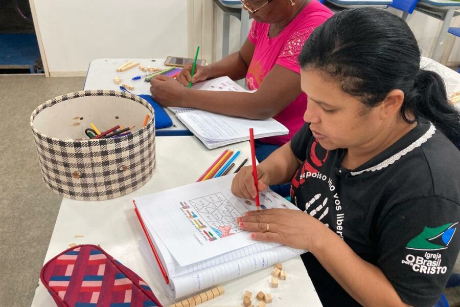 Programa de alfabetização de adultos chega a 149 cidades