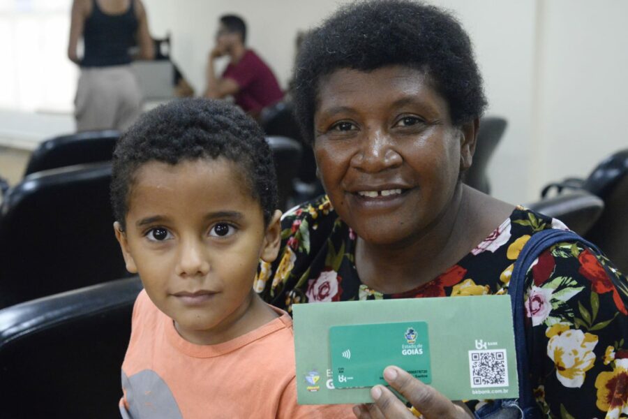 Seds faz segunda rodada de entregas do Mães de Goiás em 16 municípios