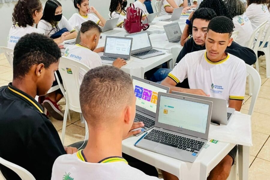 Estudantes da rede estadual fazem simulado para o Enem