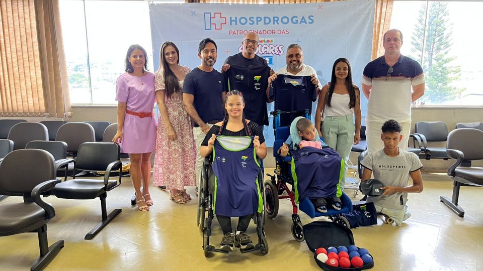 Seel apresenta uniformes que serão usados na etapa nacional das Paralimpíadas Escolares