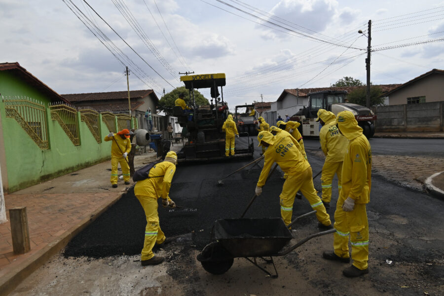 Governo investe R$ 209 milhões na recuperação de ruas de 150 municípios