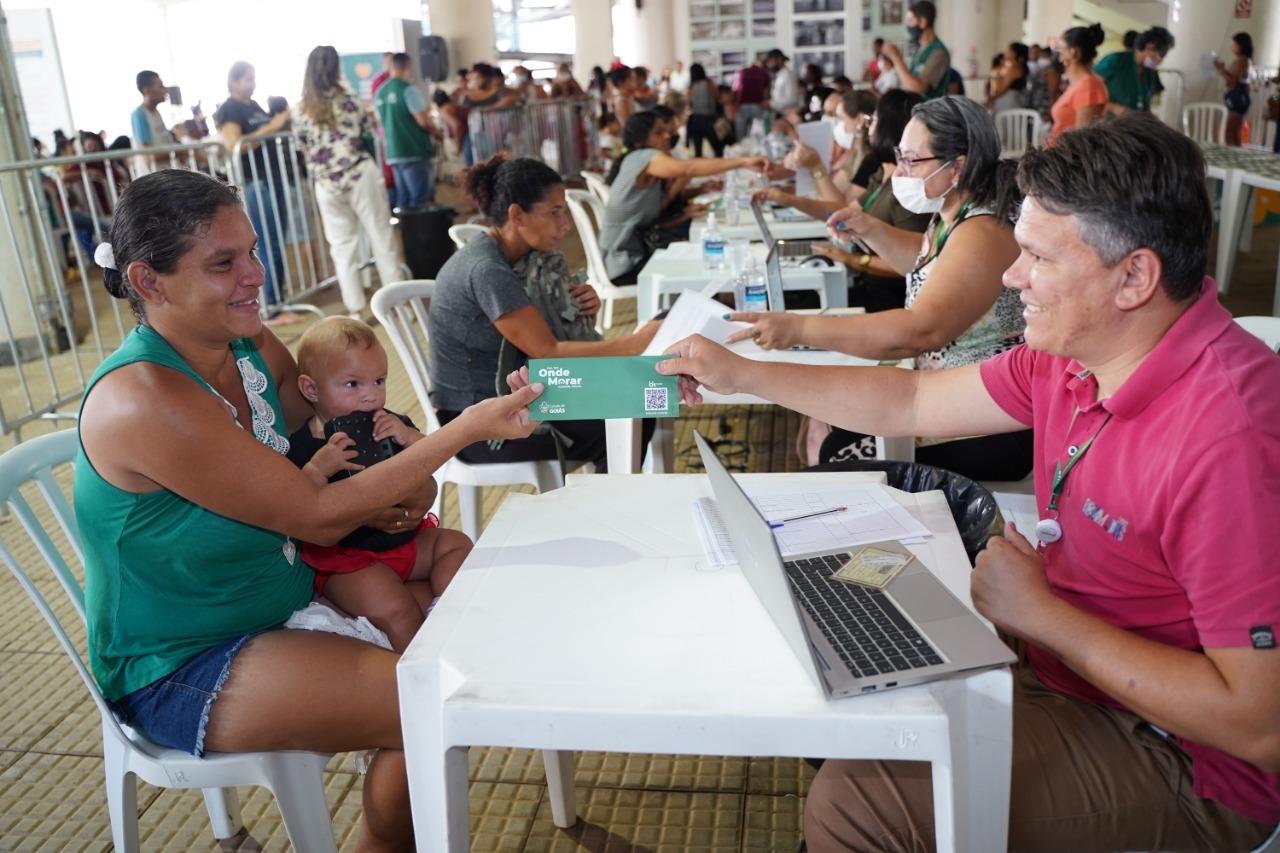 Governo de Goiás entrega cartões do Aluguel social em Anicuns nesta terça-feira (29)