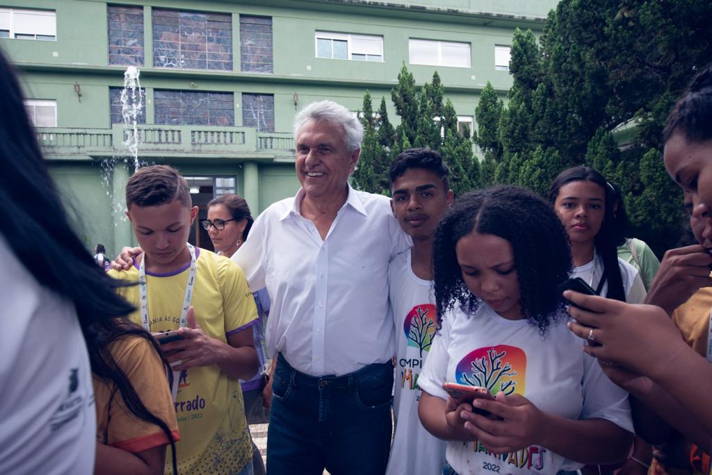 Caiado abre as portas do Palácio das Esmeraldas para encontro com estudantes do Nordeste goiano