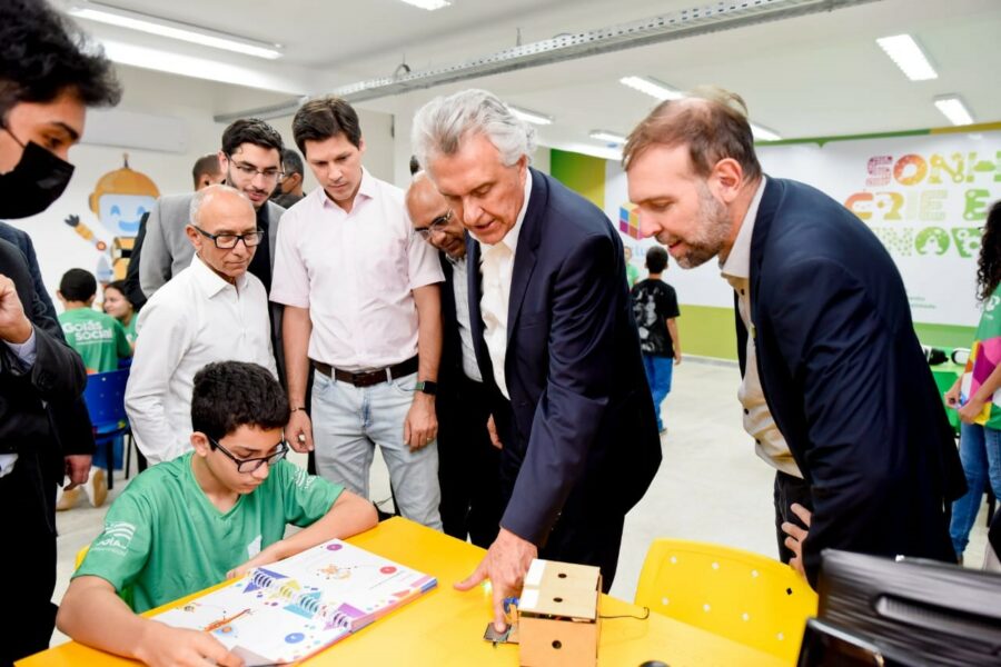 Em O Globo, Caiado destaca educação como ferramenta de combate à pobreza 