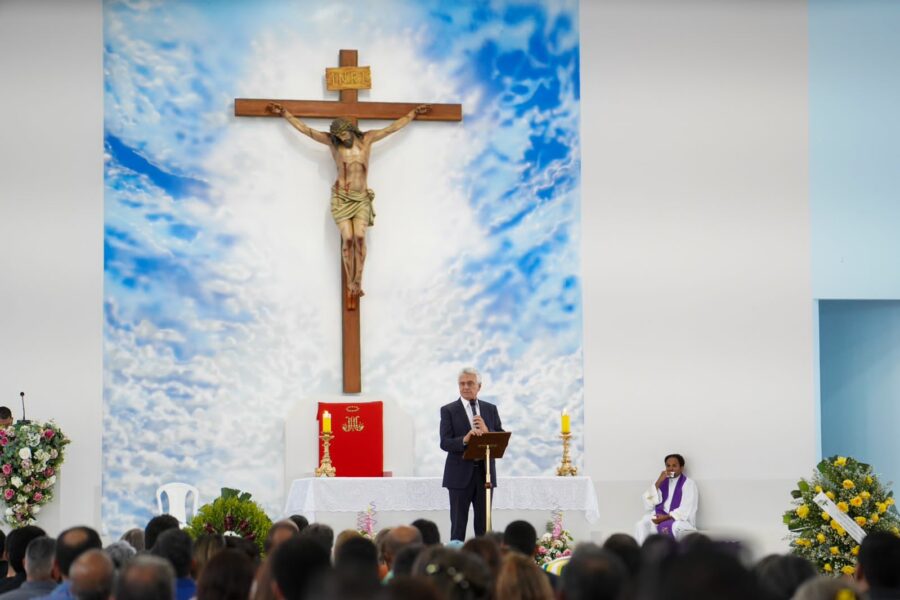 “Iso Moreira elevou o nome do Nordeste goiano”, diz Caiado em homenagem póstuma