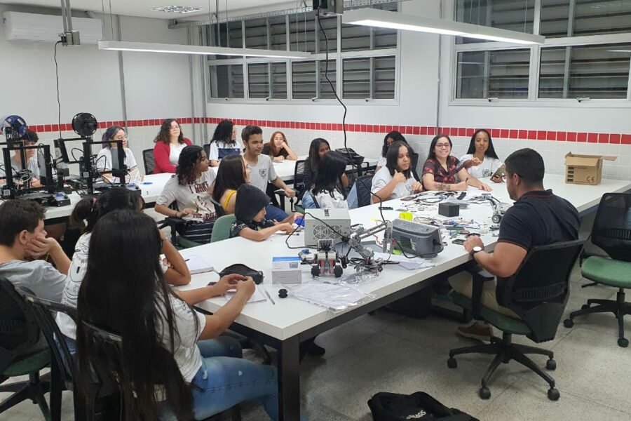 Escolas do Futuro de Goiás ofertam quase 3 mil vagas para cursos gratuitos