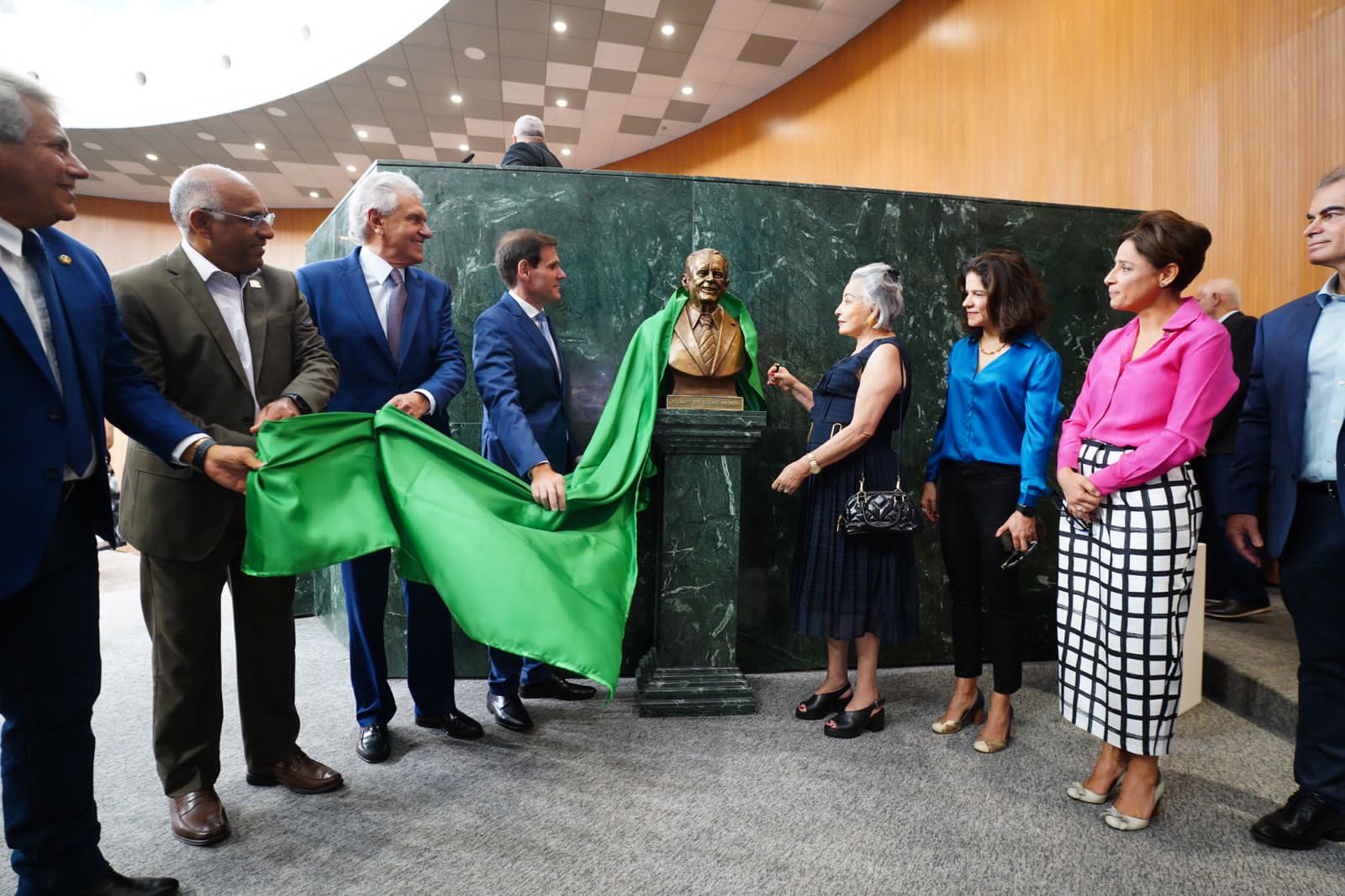 “Aprendi muito com ele”, afirma Caiado durante homenagem a Iris Rezende na Alego