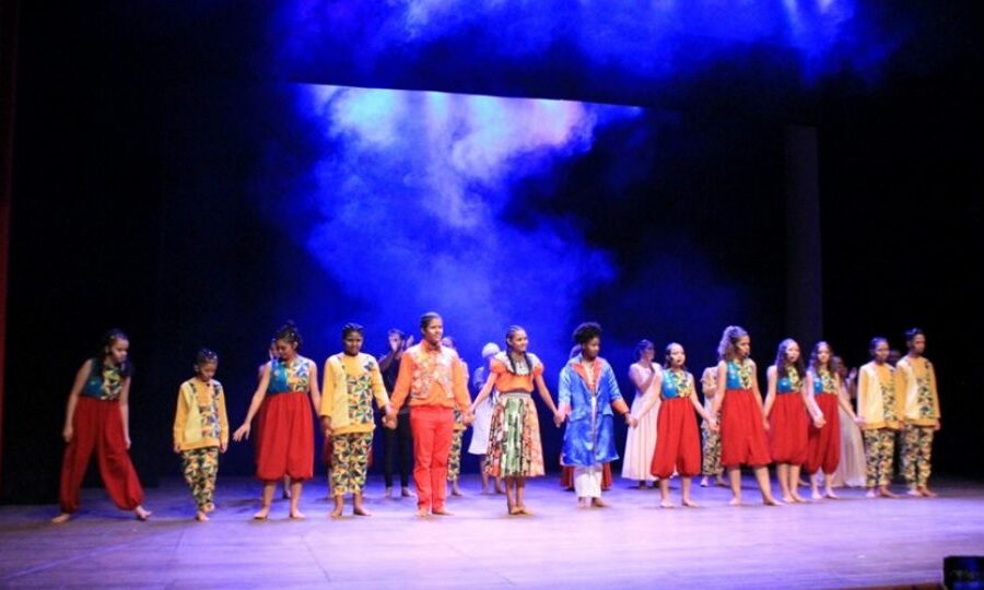 Teatro Goiânia sedia cerimônia de premiação de Concurso Cênico-Literário da Seduc