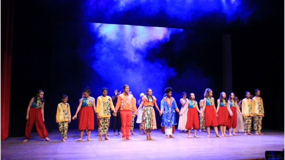 Teatro Goiânia sedia cerimônia de premiação de Concurso Cênico-Literário da Seduc