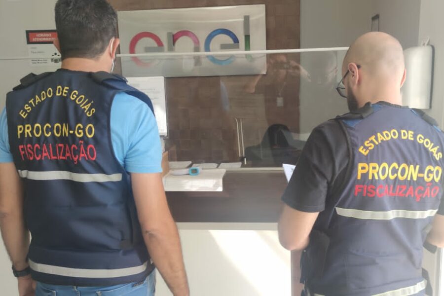 Procon notifica Enel por falta de energia após fortes chuvas