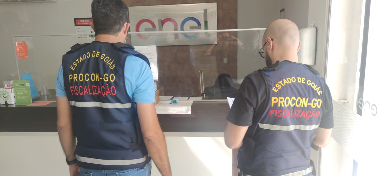 Procon notifica Enel por falta de energia após fortes chuvas