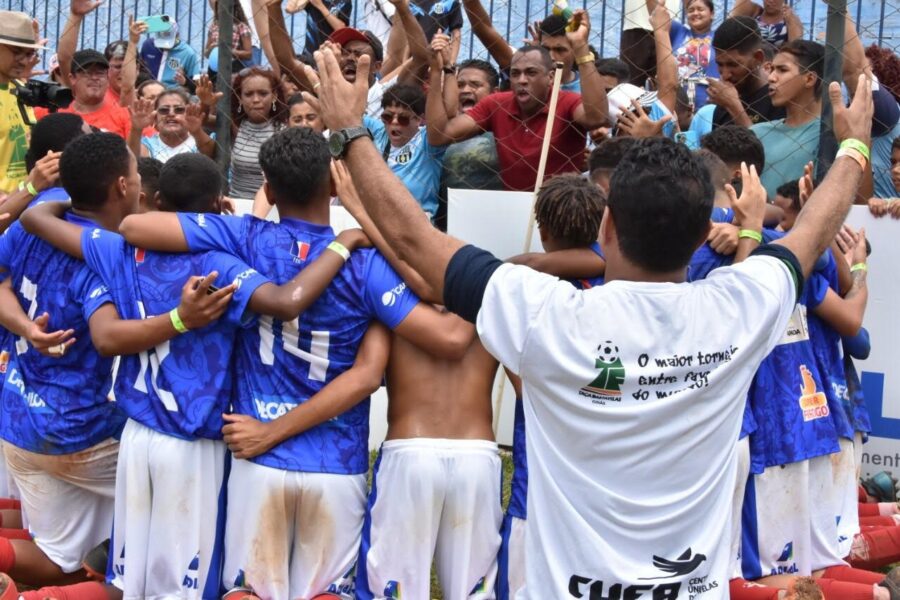 Caiado recebe seleção goiana que está na final da Taça das Favelas Nacional