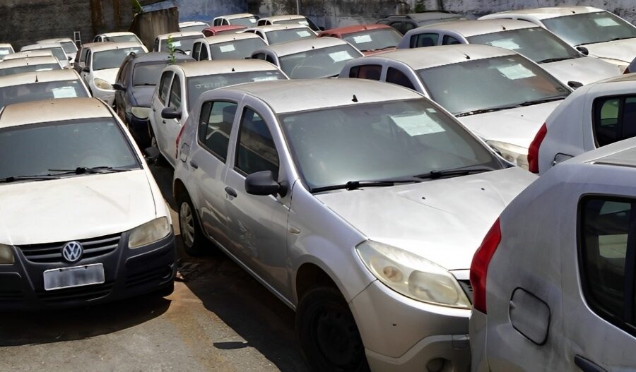 Governo arrecada R$ 4,3 milhões com leilões de carros em desuso