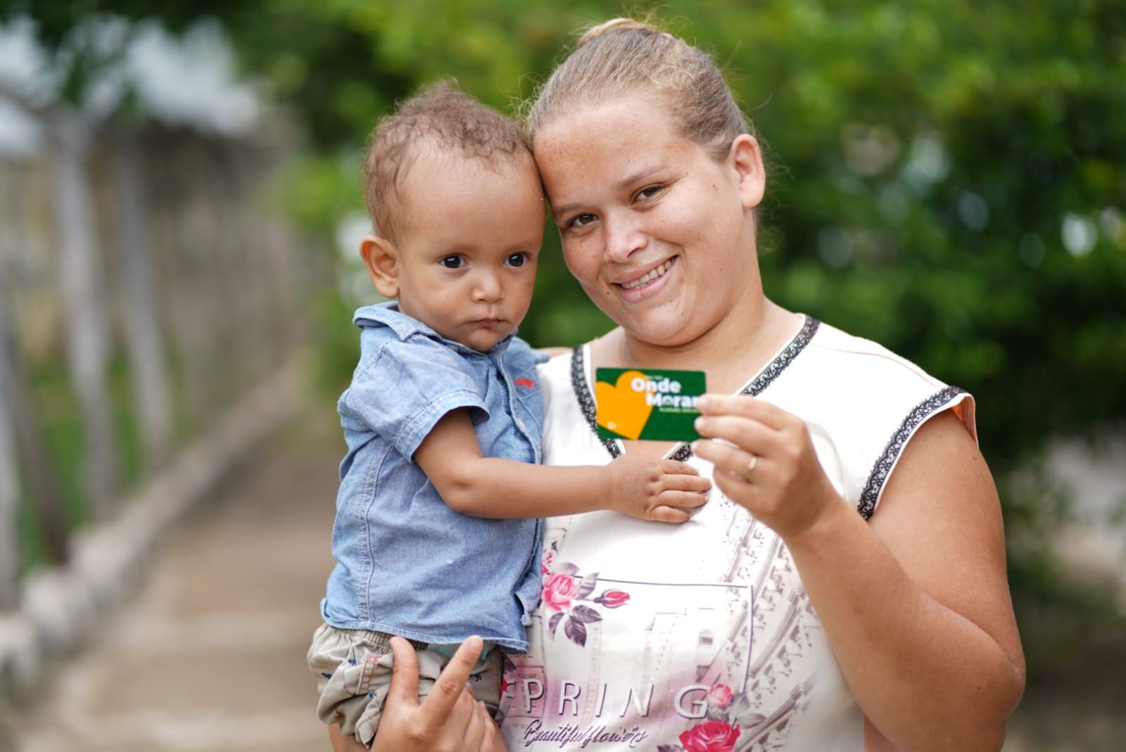 Agehab entrega cartões do Aluguel Social em Jussara e Caldas Novas