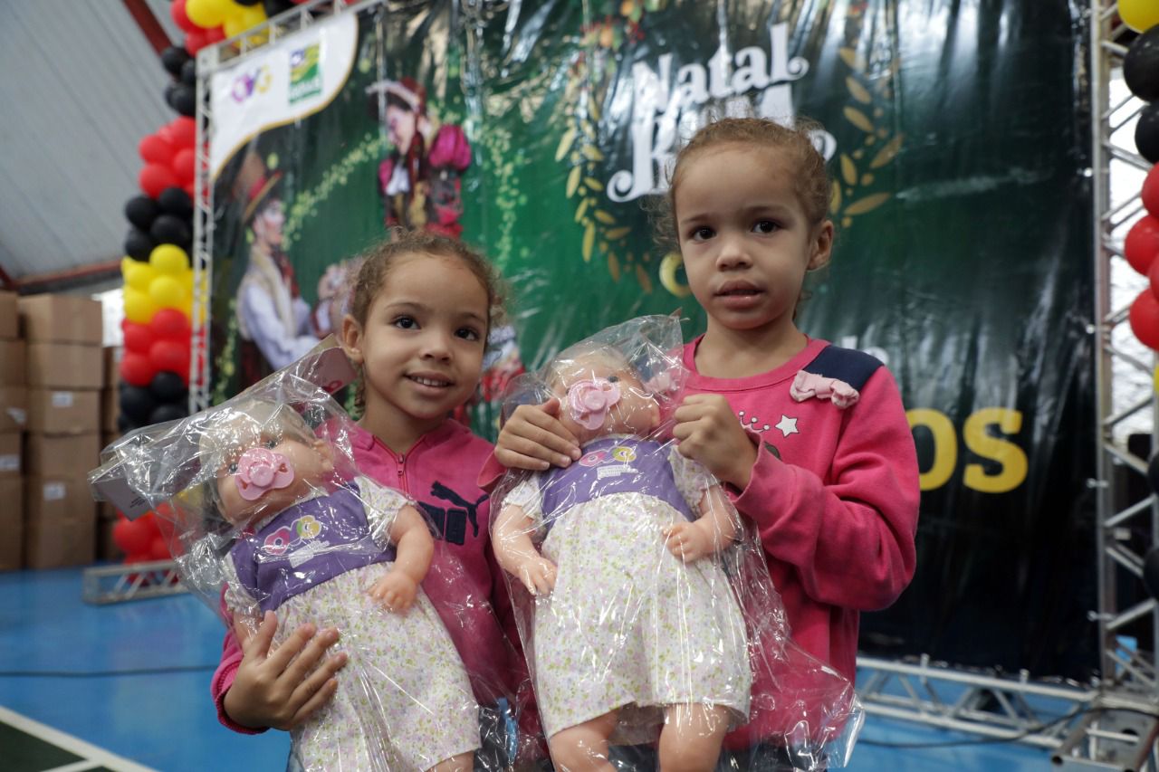 Crianças de Aparecida de Goiânia recebem 21 mil brinquedos do Natal do Bem