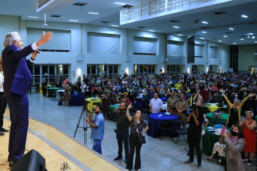 Seduc concede progressão salarial para profissionais da Educação