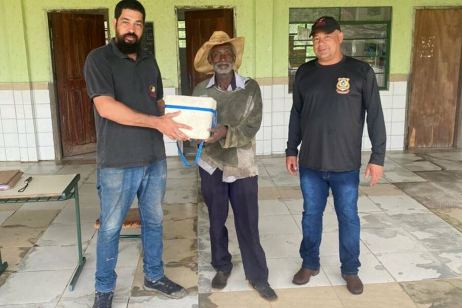 Agrodefesa e Fundepec doam vacinas contra aftosa e raiva a comunidades Calungas