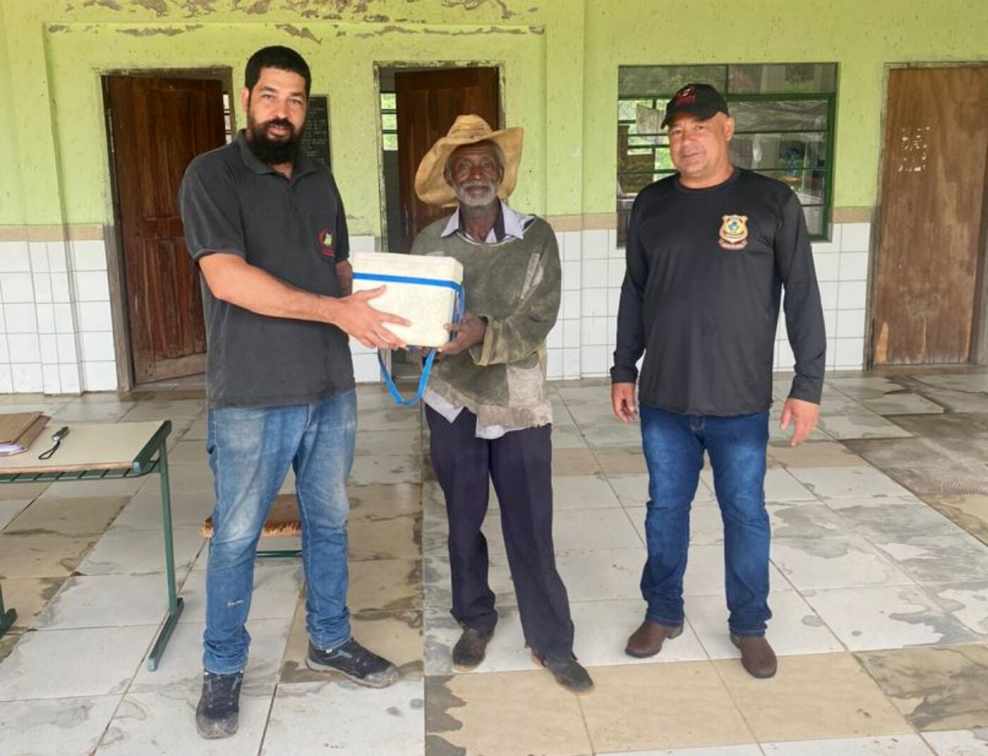 Agrodefesa e Fundepec doam vacinas contra aftosa e raiva a comunidades Calungas