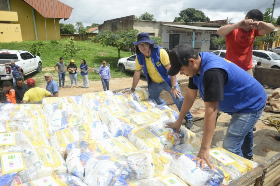 Estado entrega 15 mil cestas básicas a comunidades afetadas pelas chuvas