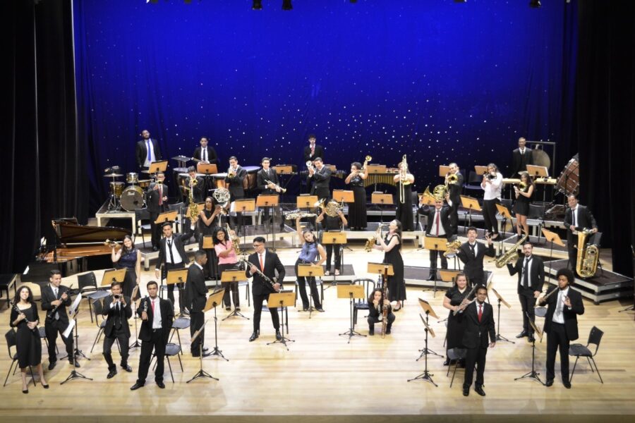 Pianista ucraniana é convidada para concerto de Natal no Basileu França