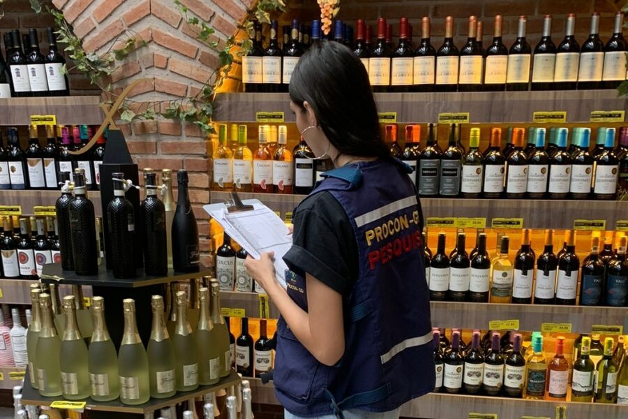 Procon Goiás encontra diferença de até 412% no preço de itens da ceia de Natal