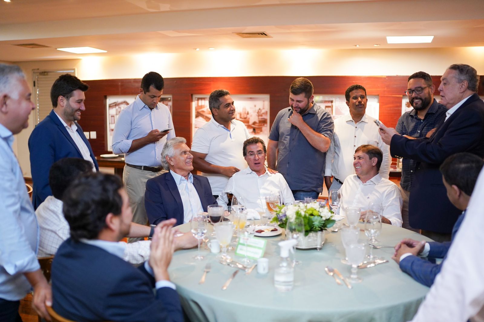 Caiado celebra avanços durante encontro com deputados