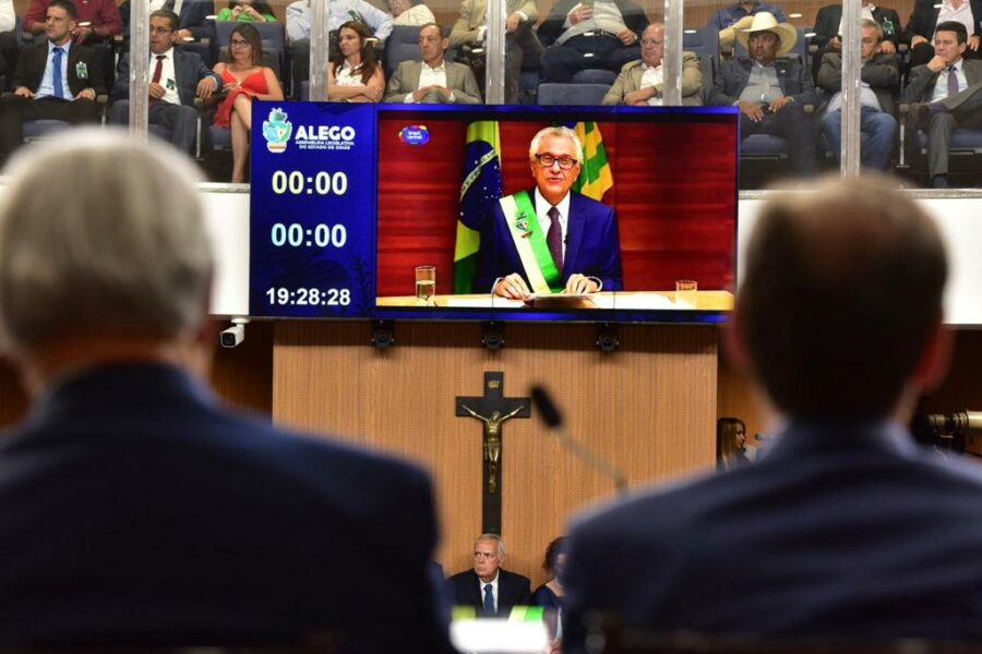 Caiado faz retrospecto durante discurso de posse para 2° mandato de governador