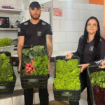 Policiais penais doam primeiros alimentos produzidos na horta da POG