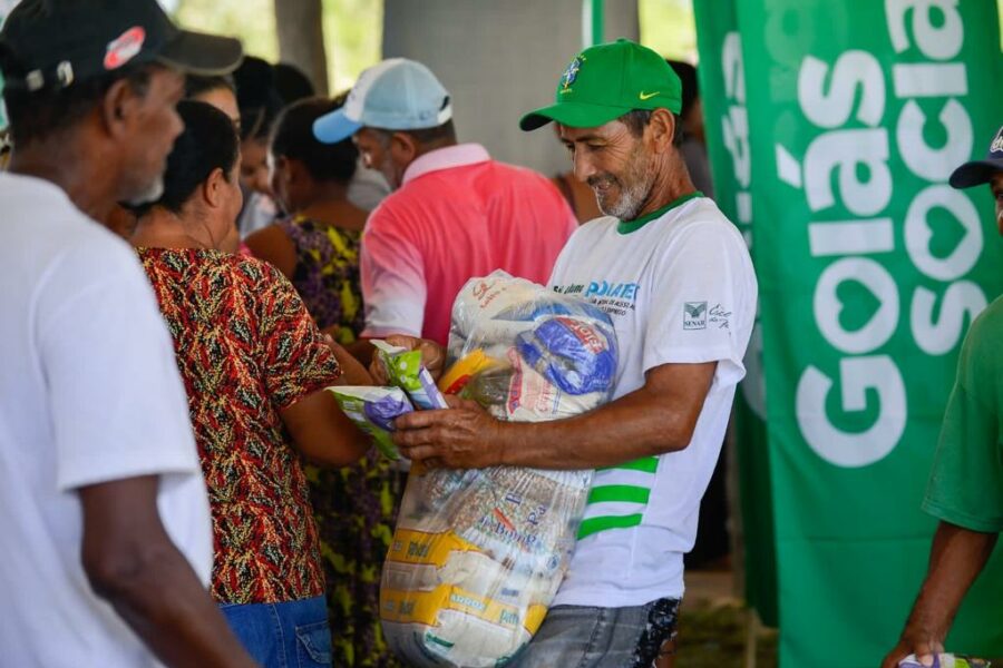 Nordeste Solidário: benefícios sociais são entregues em Flores de Goiás