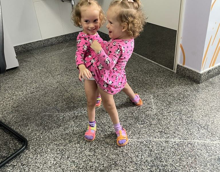 Hecad realiza 1ª cirurgia de separação de gêmeas siamesas, nesta quarta