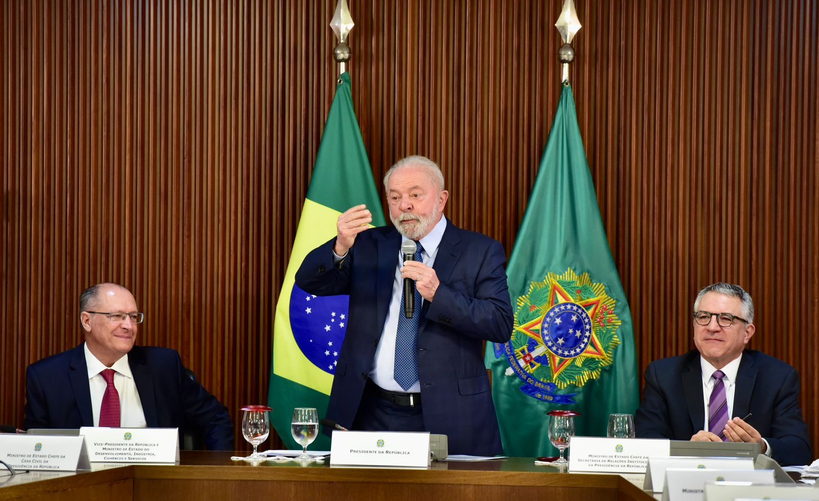 Lula agradece Caiado por atuação no 8 de janeiro