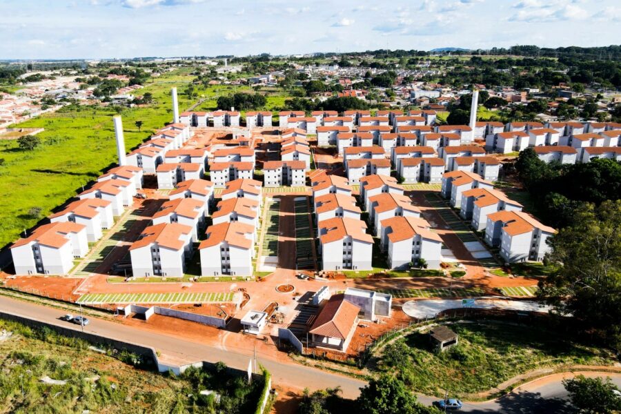 Agehab entrega 300 moradias em Aparecida de Goiânia