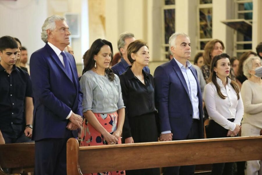 “Foi uma guerreira na defesa de Goiás”, declara Caiado na missa de sétimo dia de Dona Iris