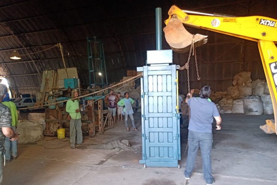 Cooperativa de reciclagem recebe equipamentos de proteção e maquinários