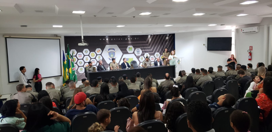 Policiais militares concluem 1º Curso de Policiamento Escolar