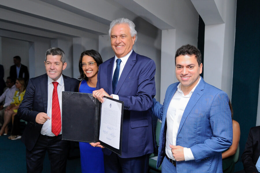 Governador dá posse a três novos titulares da equipe de governo