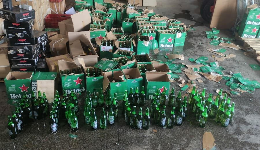Procon apreende quase uma tonelada e meia de cerveja vencida